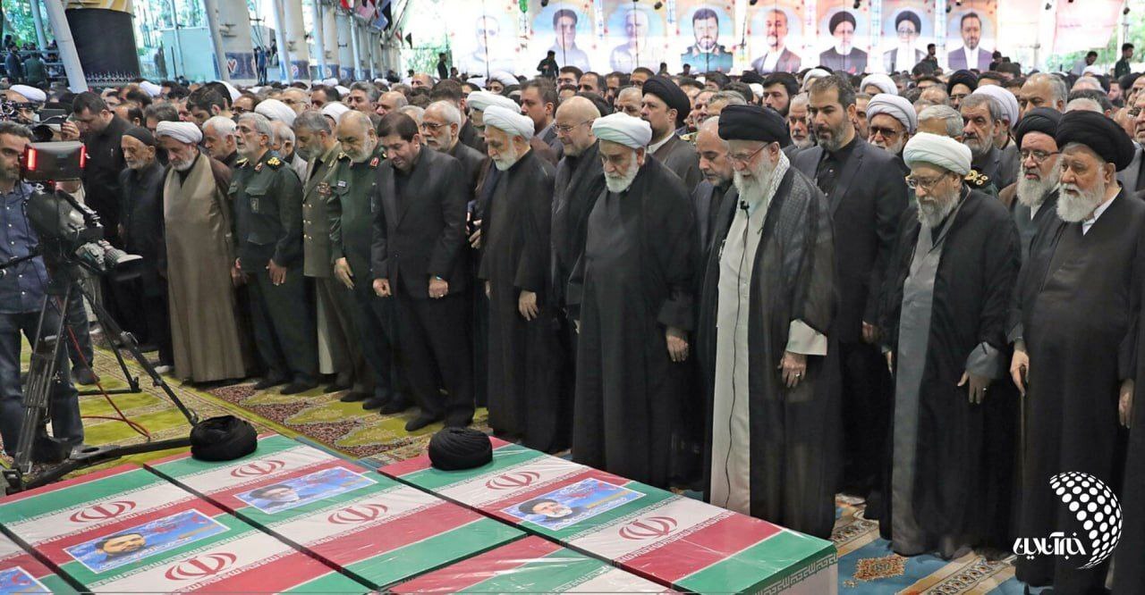 اقامه نماز میت برای ابراهیم رئیسی و همراهانش/ چه کسانی در صف اول ایستاده بودند؟