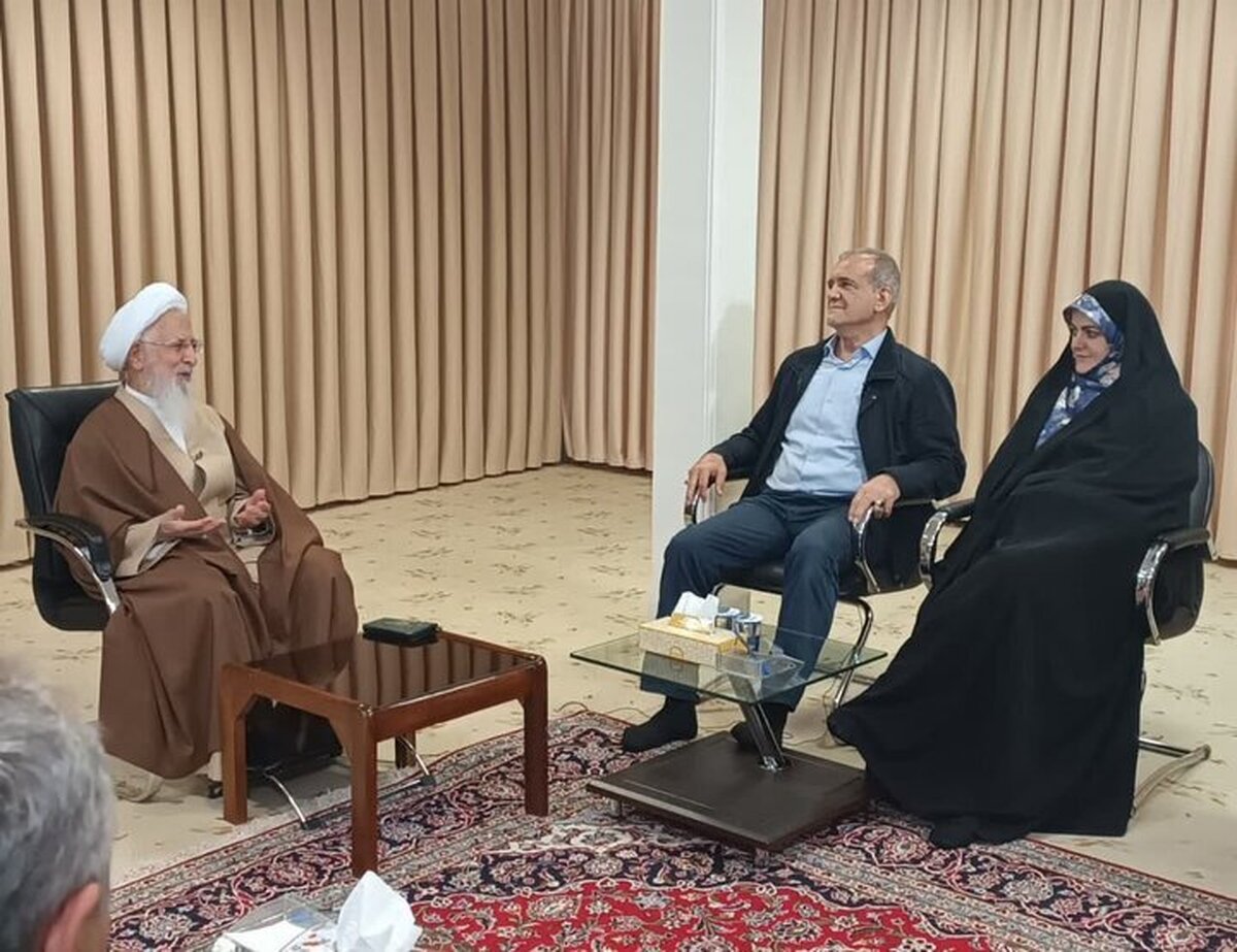 آیت الله جوادی آملی در دیدار با مسعود پزشکیان: مسائلی مانند حجاب با فشار حل نمی‌شود / این ملت ستون فقراتش شکسته/ شأن مردم این نیست که کمیته امدادی اداره شوند