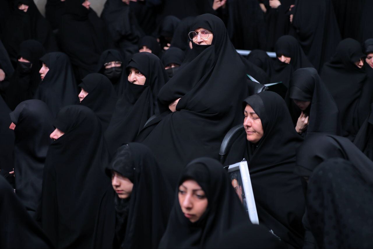 عکس؛ دختر امام (ره) در مراسم بزرگداشت ابراهیم رئیسی و همراهانش
