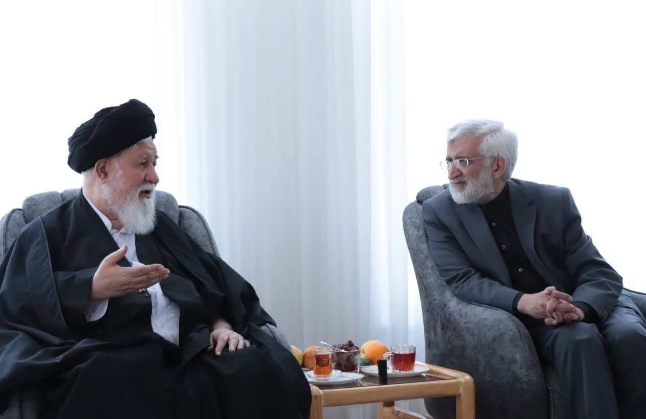 عکس؛ سعید جلیلی در منزل رئیس‌جمهور فقید