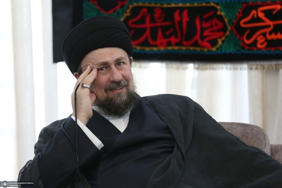 تصاویری از حضور سید حسن خمینی در منزل شهید ابراهیم رئیسی