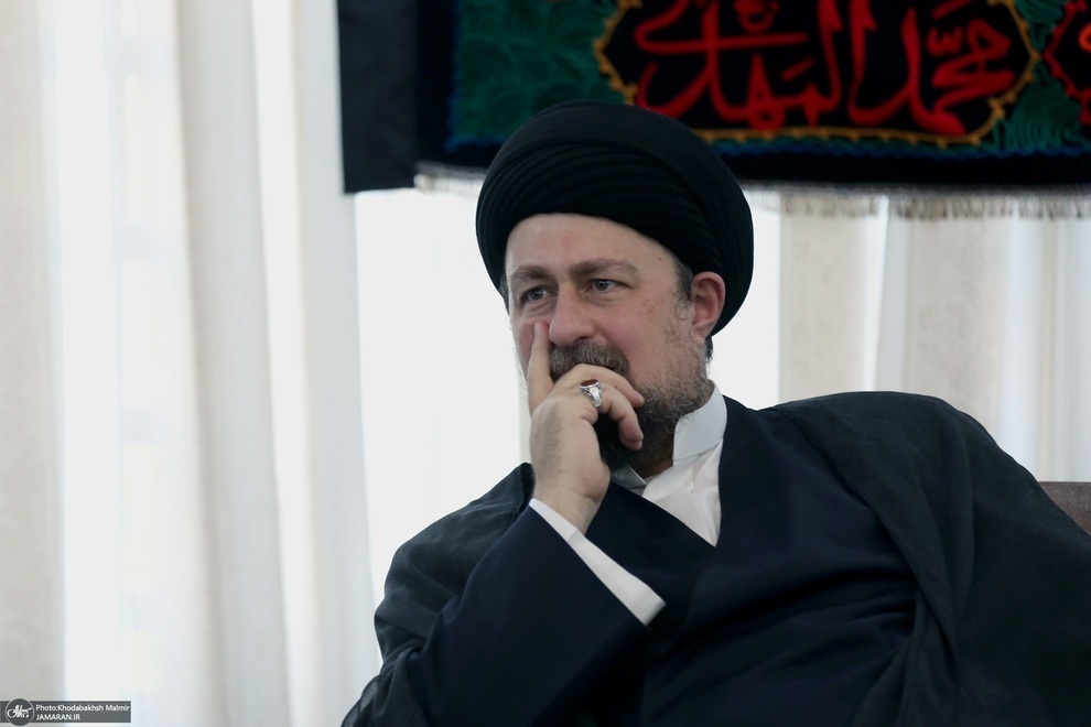 تصاویری از حضور سید حسن خمینی در منزل شهید ابراهیم رئیسی
