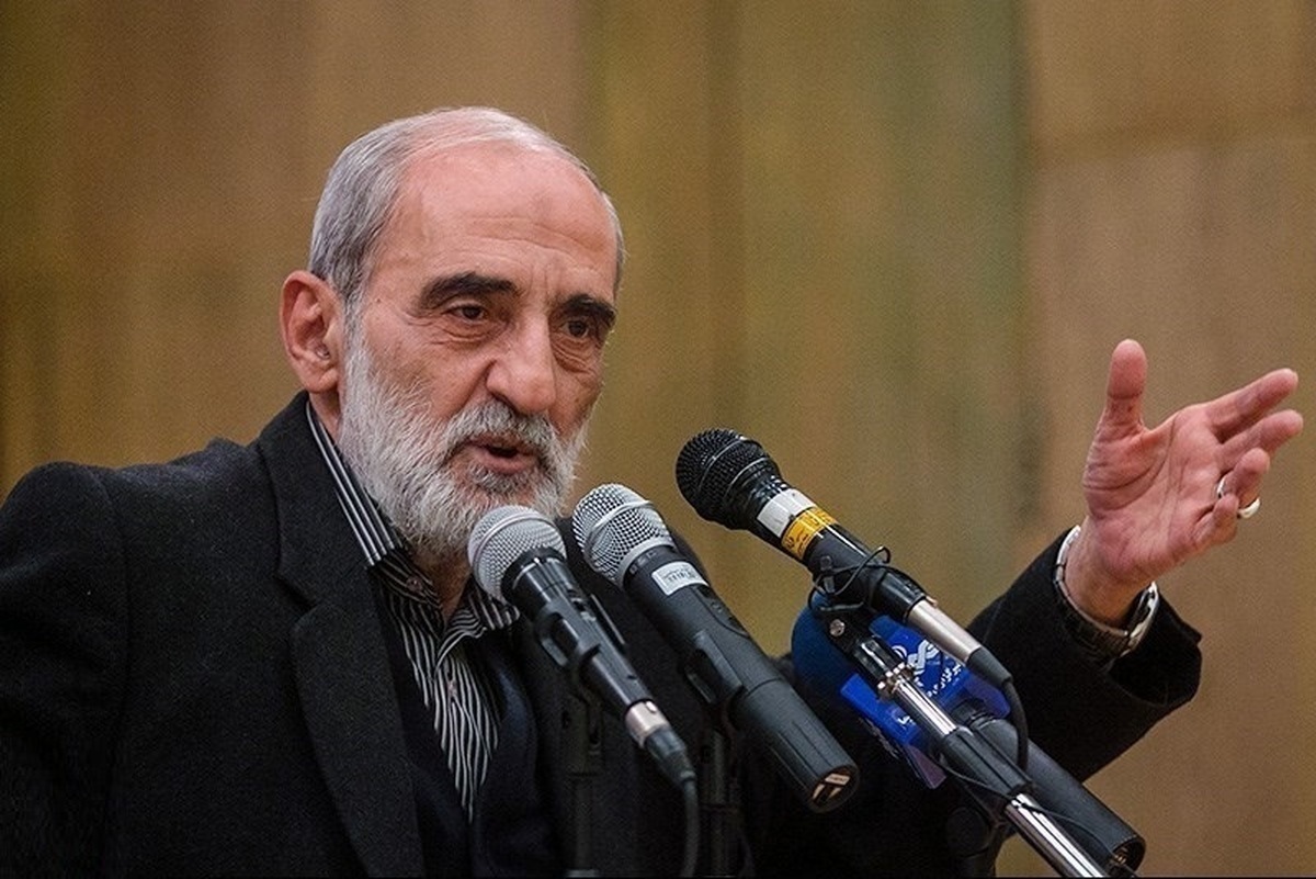 کیهان بار دیگر به ظریف حمله‌ور شد/ شریعتمداری: کاش جلیلی، خاطرات مستند خود از مذاکرات را منتشر می‌کرد تا همه از خدمات برجسته‌اش باخبر باشند