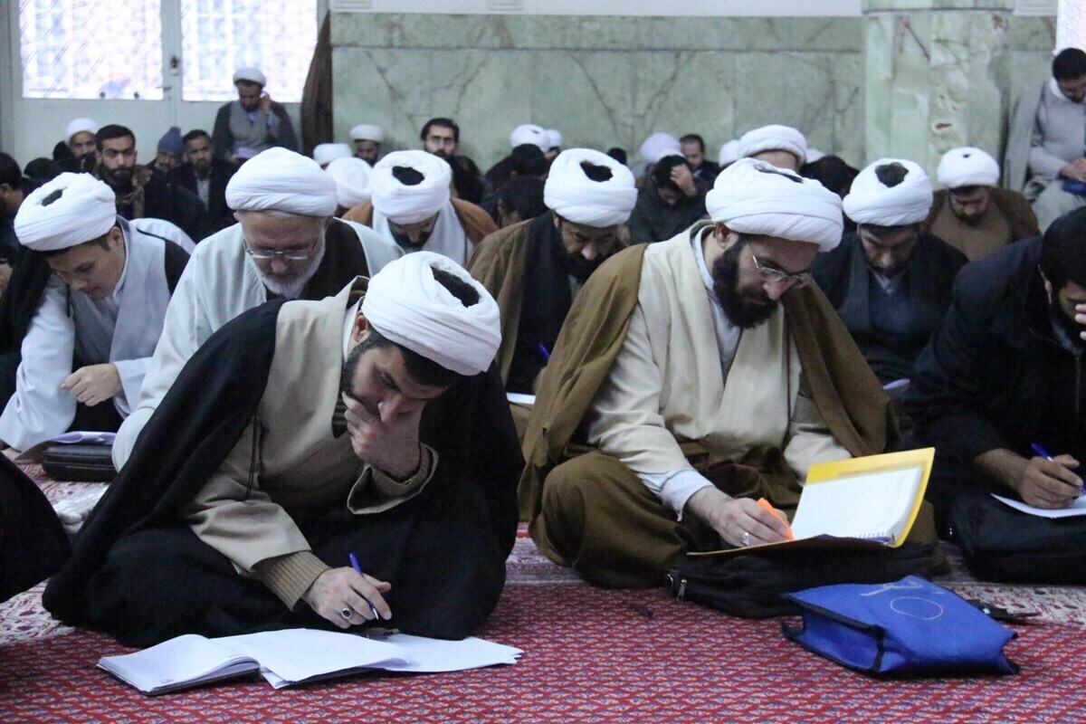 همزمان با اعزام طلبه به نقاط مختلف کشور برای تبلیغ جلیلی، دروس هفته جاری حوزه علمیه قم تعطیل شد