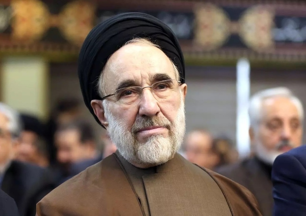 سید محمد خاتمی: در انتخابات اخیر بیش از ۶٠٪ مردم در انتخابات شرکت نکردند/ این رفتار عملا از قهر اکثریت حکایت می‌کند/ ادای احترام می‌کنم به همه آنان که آمدند و یا نیامدند/  با همه رنجدیدگان و آسیب دیدگان از وضعیت موجود احساس همدلی و همدردی دارم/ در دور دوم هم به دکتر پزشکیان که صداقتش را بیش از پیش در این انتخابات نشان داد رأی می‌دهم