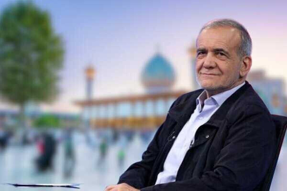 تصاویر سخنرانی پزشکیان در حضور رهبری در سال 1382