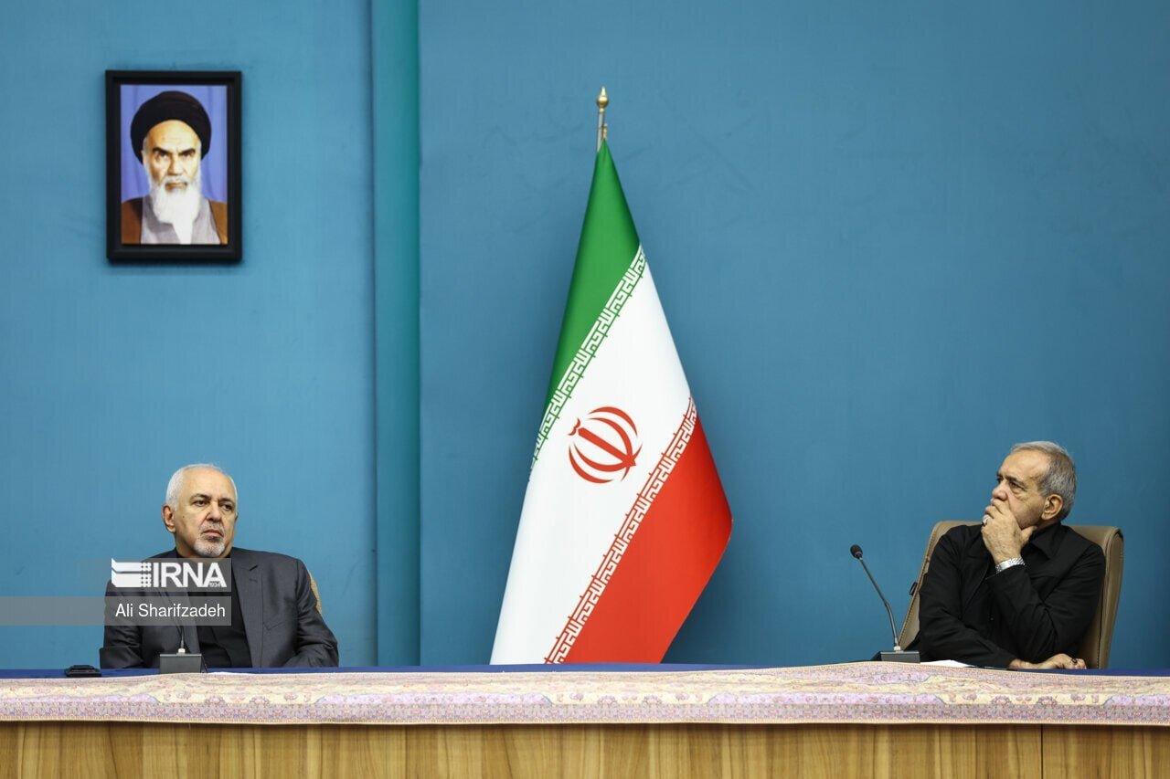 تصاویری از ظریف دوشادوش پزشکیان / دیدار با اقلیت‌های دینی در نهاد ریاست‌جمهوری