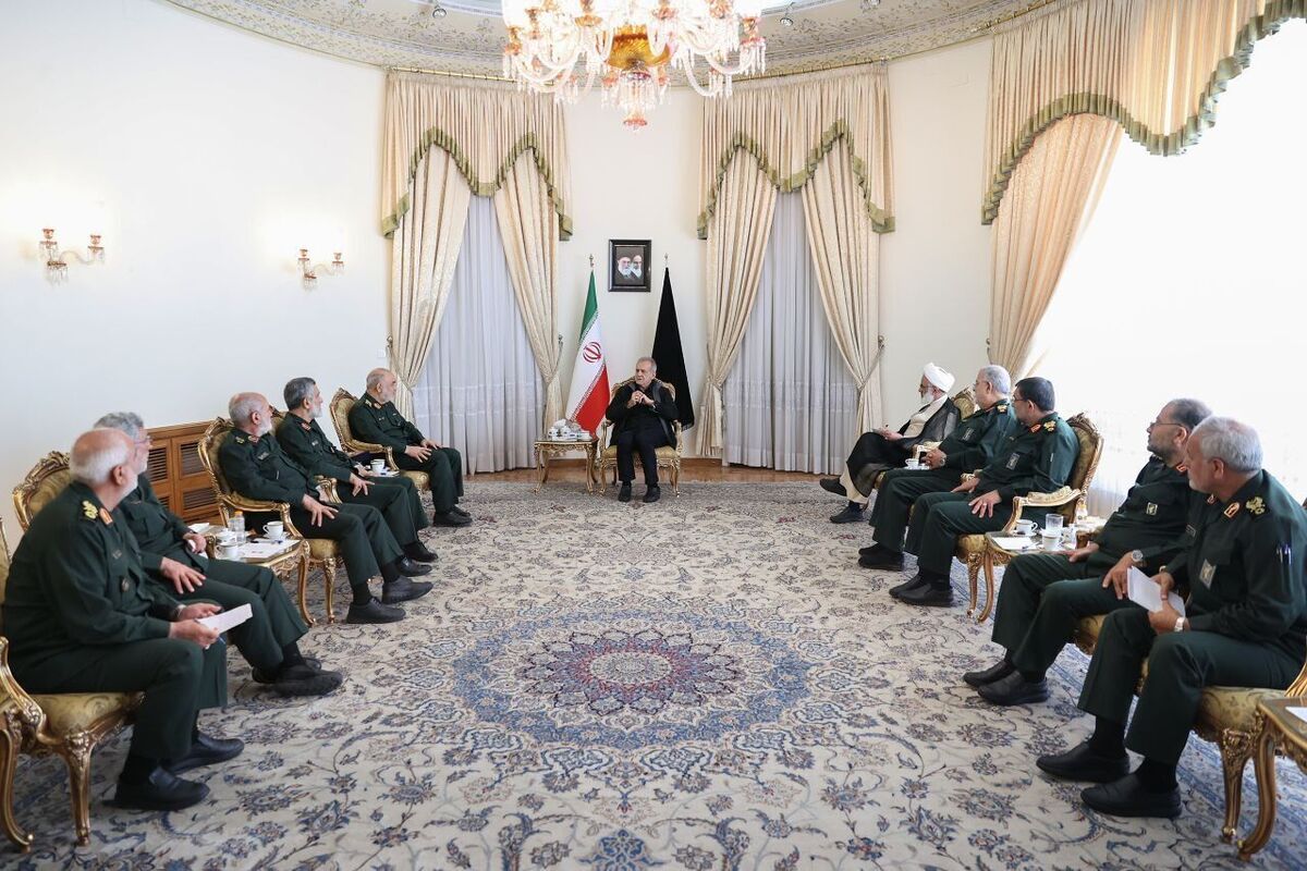 تاکید پزشکیان بر اهمیت همکاری نهادها و ارکان نظام برای تامین مطالبات مردم در دیدار فرماندهان ارشد سپاه
