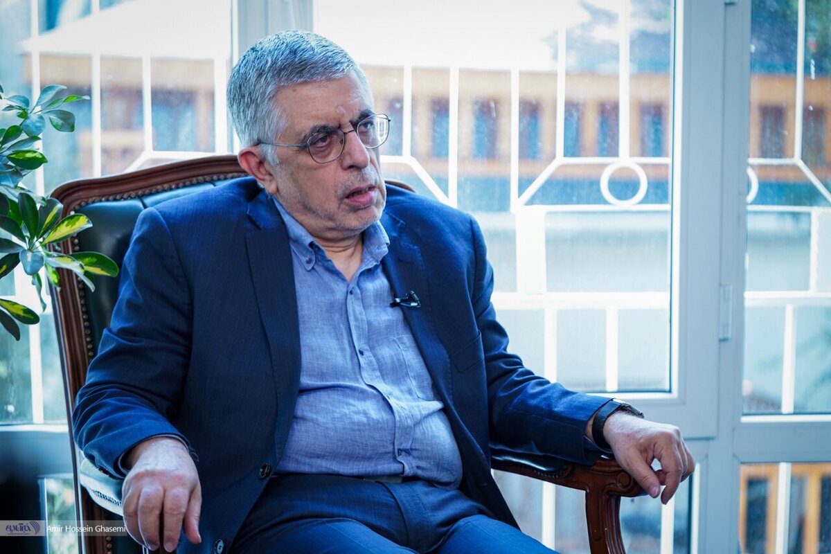 به کسی رأی دهیم که تورم را بالا نبرد، روی اعصاب مردم راه نرود، یقه مردم را در خیابان نگیرد