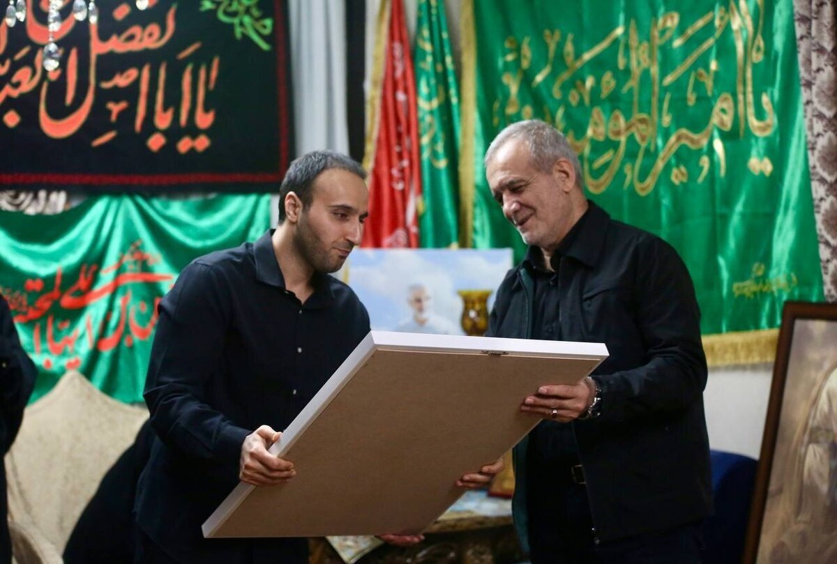 دیدار رئیس جمهور منتخب با خانواده شهید قاسم سلیمانی/  پزشکیان: در پیام‌های شهید سلیمانی بویی از تفرقه وجود نداشت/  تاکید خانواده سردار سلیمانی بر نقش فضای مجازی در توسعه کسب و کار مردم