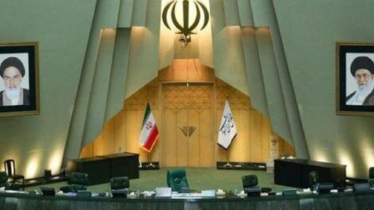 عکس؛ حضور ناگهانی پزشکیان،رئیس‌جمهور منتخب در صحن مجلس