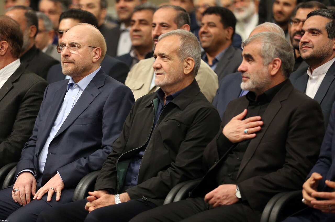 شوخی مقام معظم رهبری با پزشکیان بخاطر حضور در جلسه با نمایندگان
