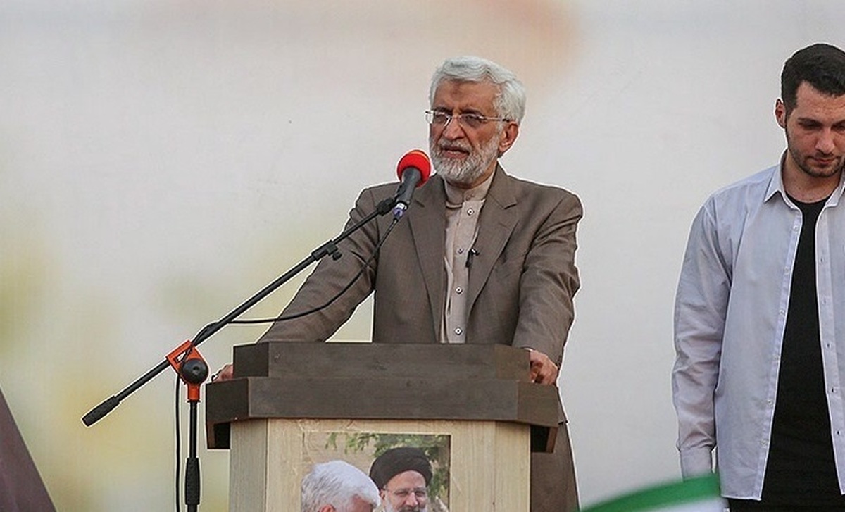 حمله جلیلی به ظریف: یک جهان فرصت را نادیده گرفتند/ به جای اینکه فکر جهش باشند به دنبال این بودند که با فلان قدرت بروند امتیاز بدهند/  روابط ما با کشورهای همسایه با اراده شهید رئیسی باز شد نه با کلیدهای جعلی
