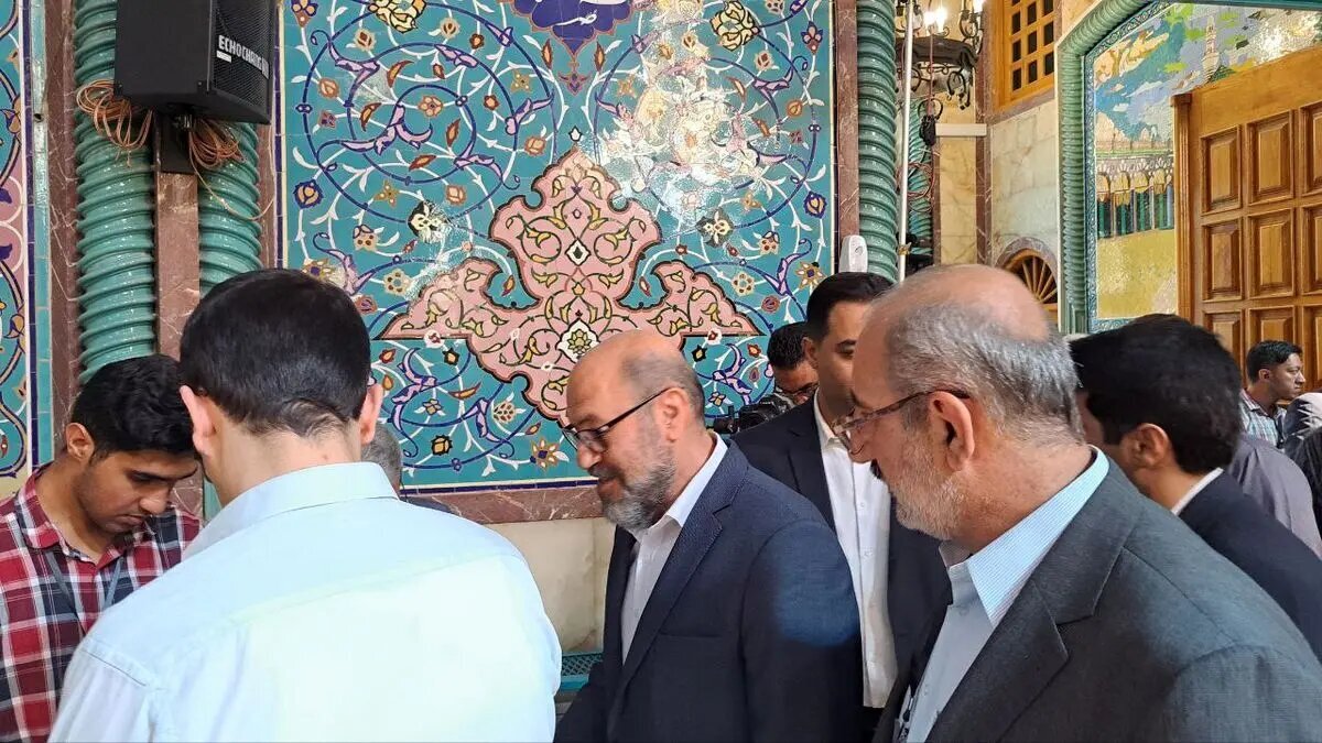 عکس؛ هادی غفاری و سردار دهقان در یک شعبه رأی دادند/ اژه‌ای در صف رأی دادن
