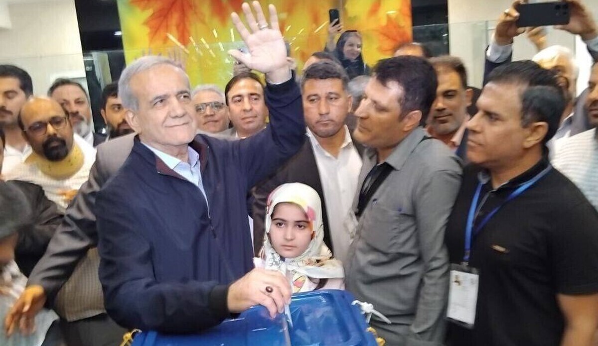فیلم؛ مسعود پزشکیان رای خود را به صندوق انداخت