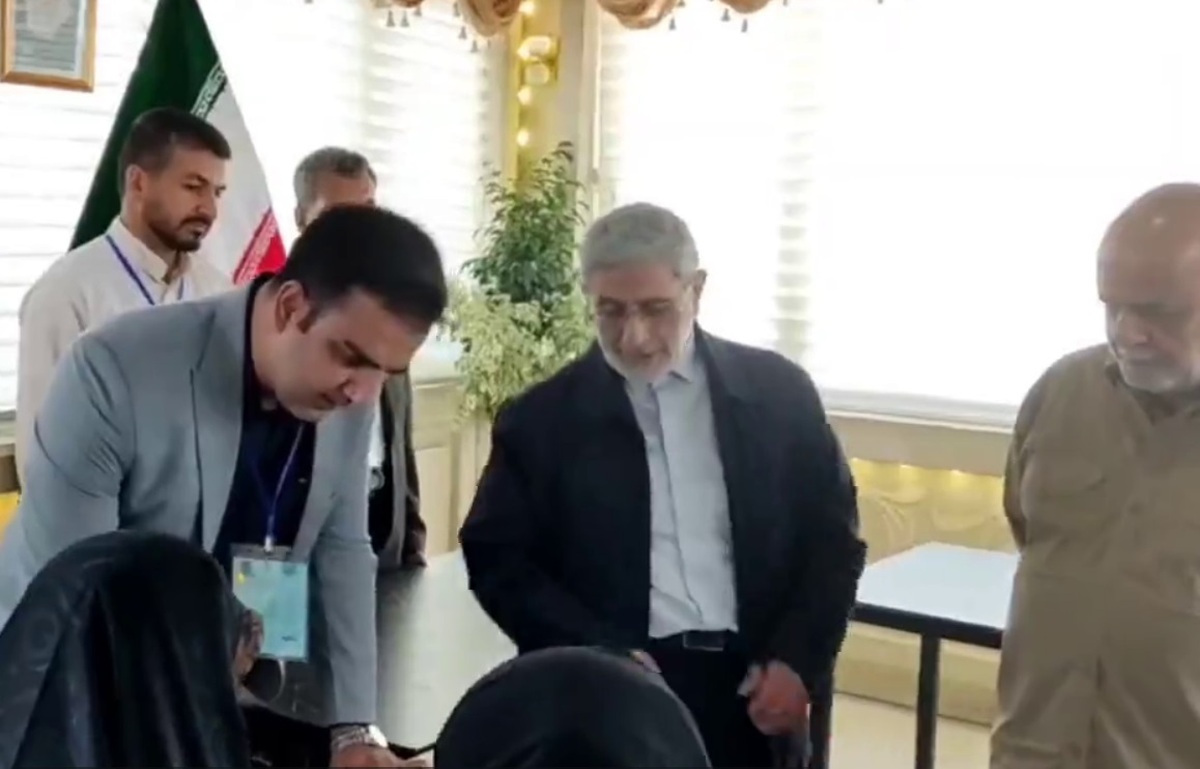 فیلم؛ قآانی رای خود را در مشهد به صندوق انداخت