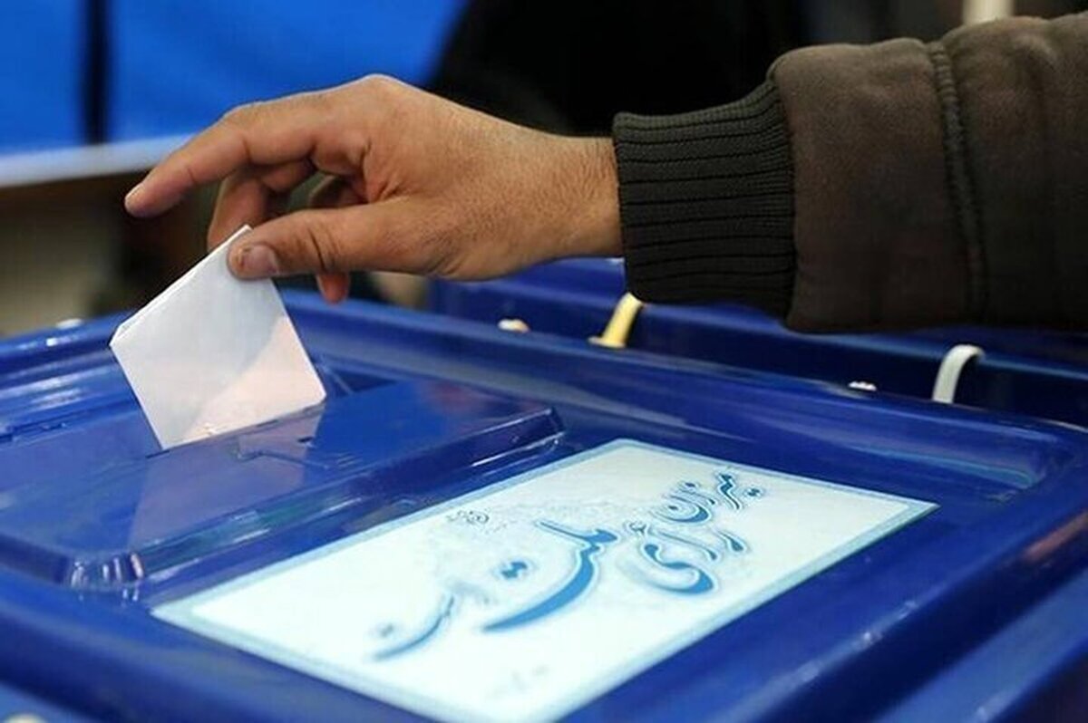 عکس؛ پسر مسعود پزشکیان همراه با همسر و دو فرزندش در پای صندوق رأی
