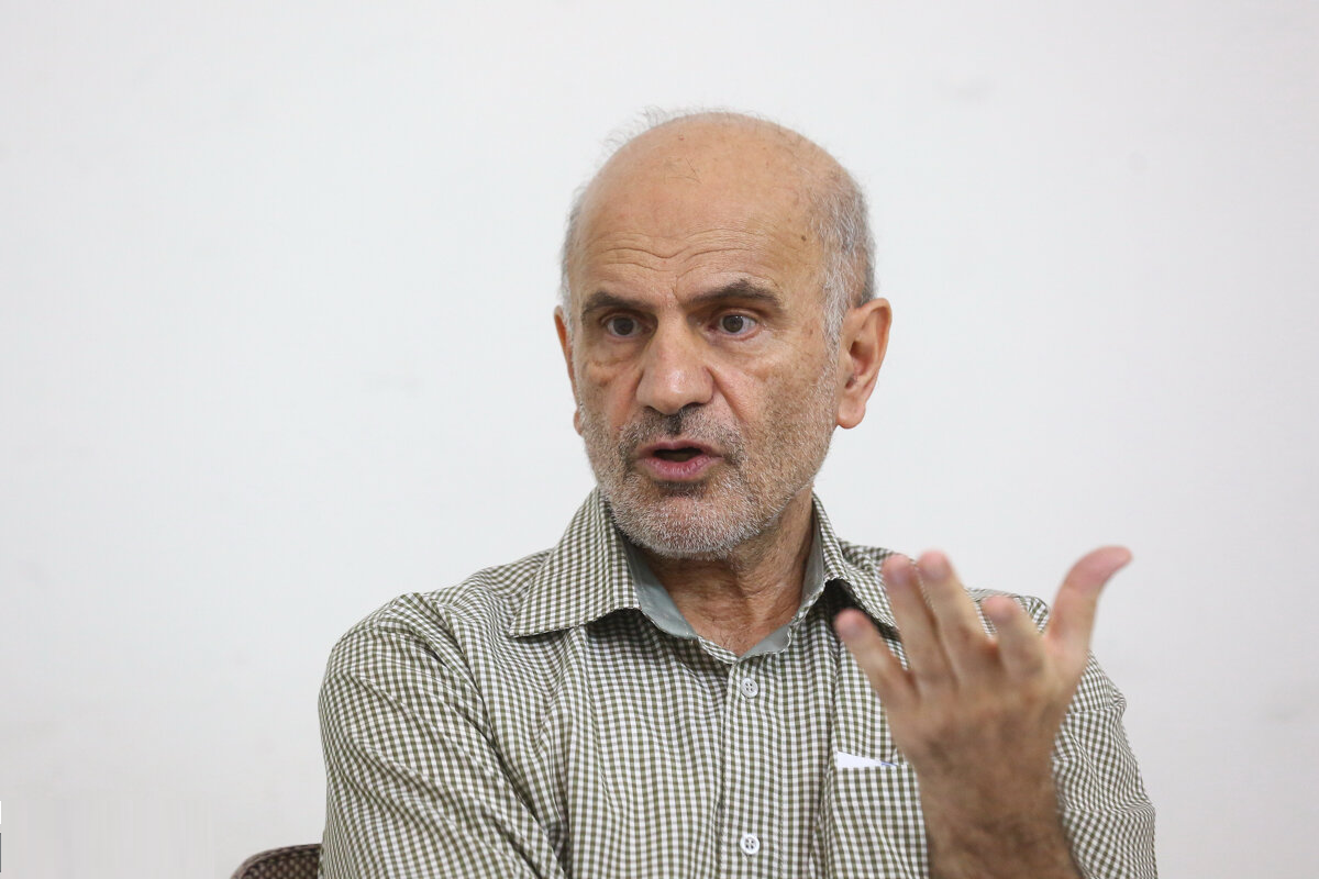 فرشاد مومنی: جهش قیمت موادغذایی در دولت رئیسی، پس از جنگ جهانی دوم بی‌سابقه بود