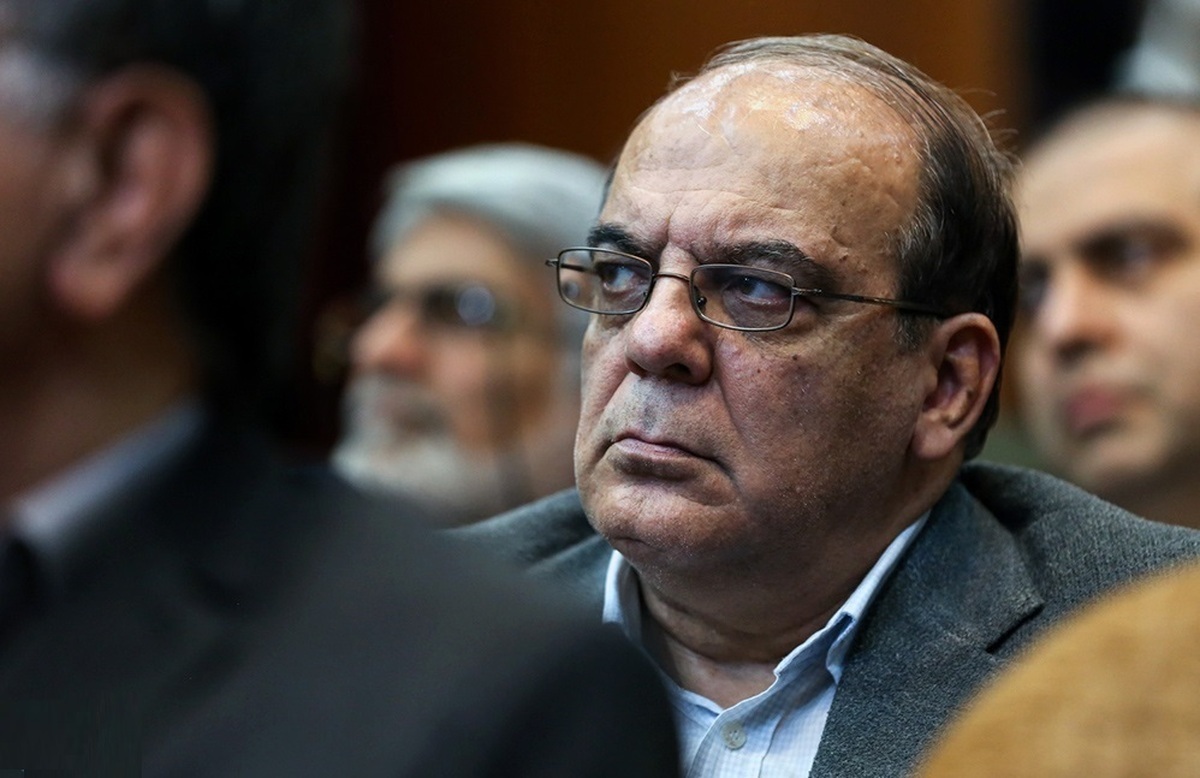 عباس عبدی : ۳۰۰ نماینده مجلس هنگام سخن گفتن چنان طلبکارند که انگار با اپوزیسیون مواجهیم/ مشکل این مجلس و قبلی‌ها این است که محصول رقابت آزاد و منصفانه نیستند؛ آنان محصول حذف دیگران از صحنه انتخابات هستند/ این شیوه به صندلی مجلس رسیدن آثارش را در عملکرد مجلس نیز نشان می‌دهد
