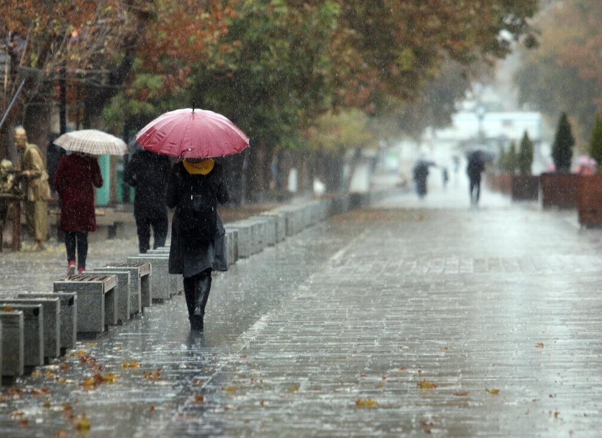 رگبار باران در ۱۲ استان / دمای پایتخت به ۳۸ درجه می‌رسد