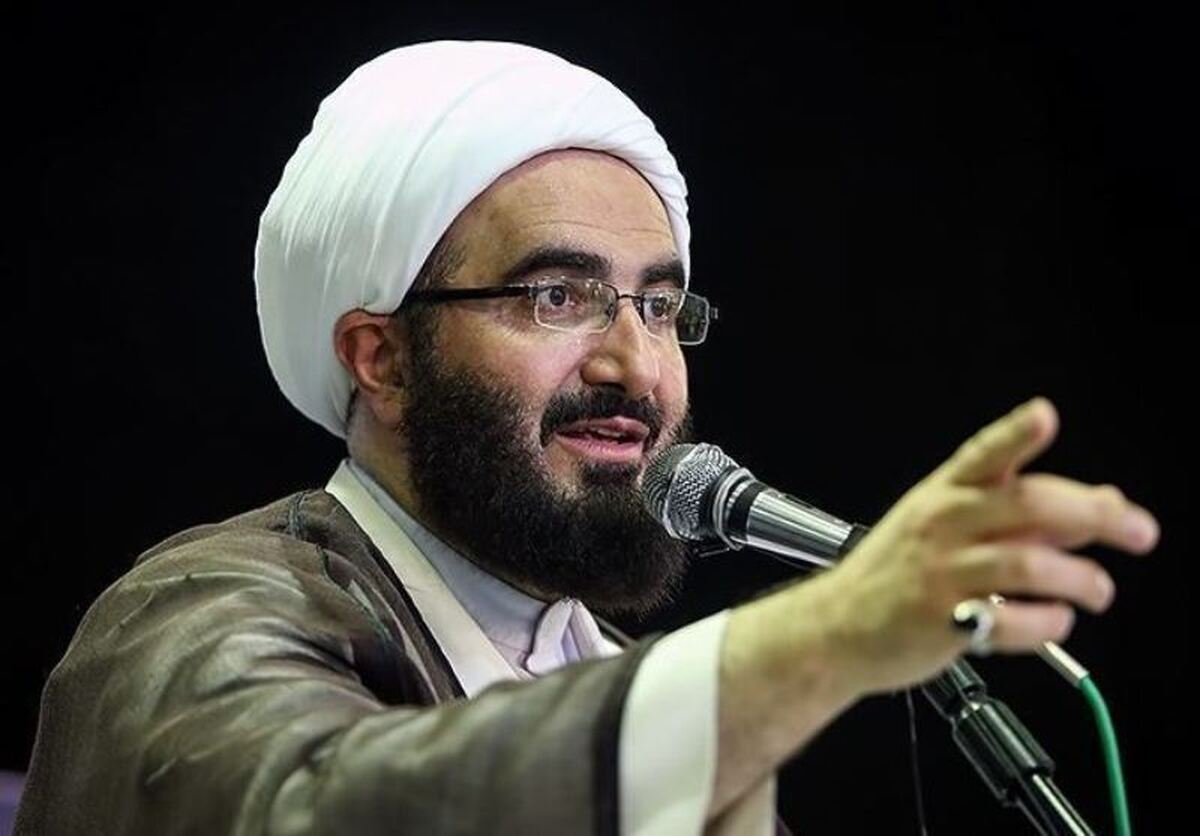 حاج علی اکبری، امام جمعه تهران: دعوتنامه دانشگاه‌های آمریکا افتخاری ندارد؛ شیطان هم هر روز برای ما دعوت‌نامه می‌فرستد