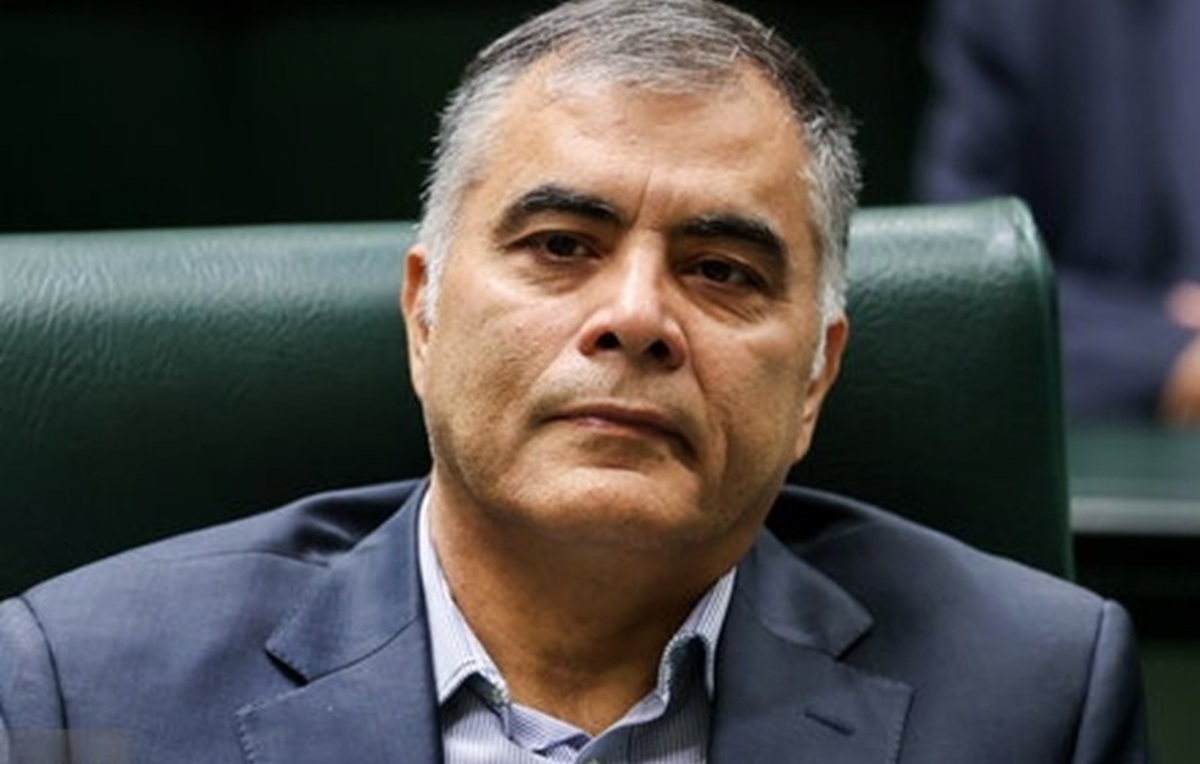 پاک‌نژاد، وزیر پیشنهادی نفت: از پیچیدگی‌ها و زوایای پیدا و پنهان و حساسیت‌های صنعت نفت آگاهی کامل دارم/ ما متعهد به افزایش تولید نفت ‌و گاز برای تحقق اهداف برنامه هفتم هستیم/ هرگونه تصمیمی در مورد ناترازی بنزین با جلب نظر و اعتماد مردم و همراهی دستگاه‌های ذی‌ربط گرفته خواهد شد