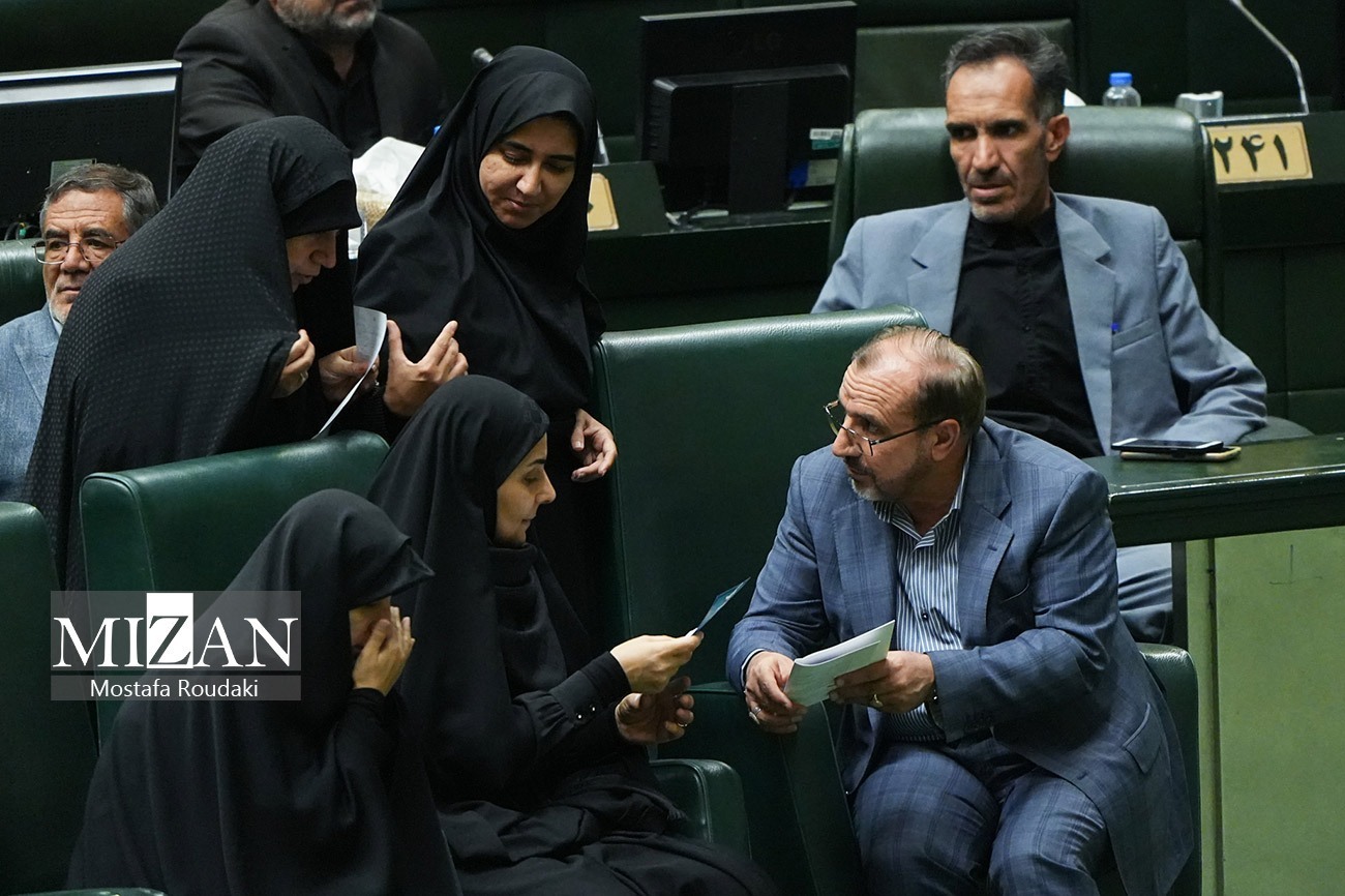 بهترین عکس‌های خبرگزاری‌ها از پنج روز پر ماجرا در بهارستان
