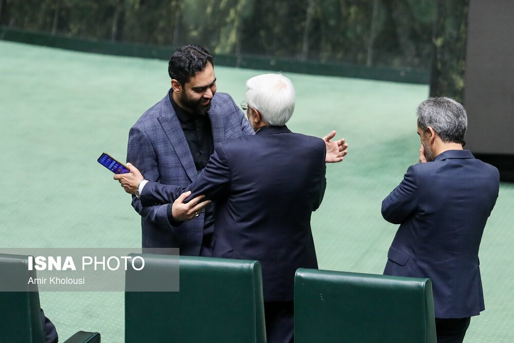 بهترین عکس‌های خبرگزاری‌ها از پنج روز پر ماجرا در بهارستان