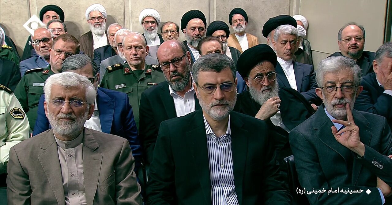 حواشی مراسم تنفیذ حکم ریاست جمهوری پزشکیان/ عکسی از زاکانی در کنار سیدحسن خمینی /کاندیدای پوششی کنار جلیلی نشست