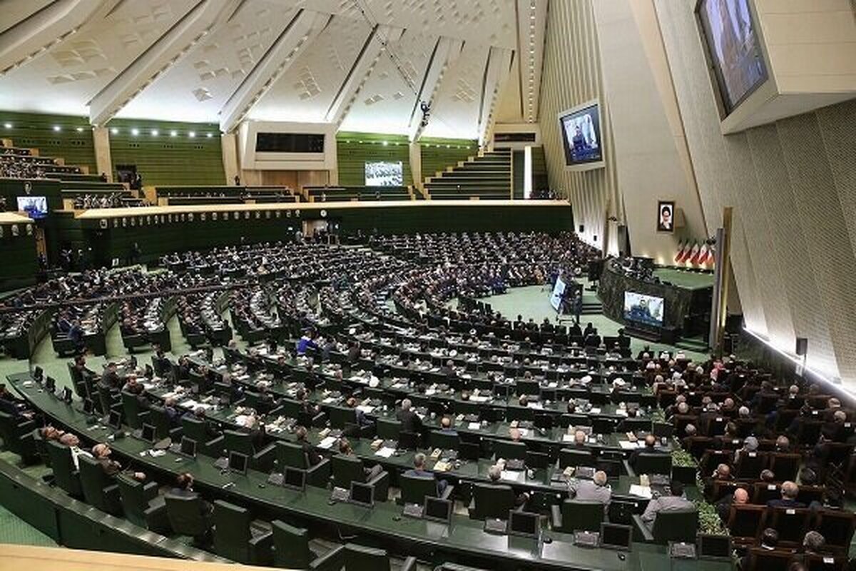 مراسم تحلیف پزشکیان/ عکسی از همنشینی فرزندان رئیس‌جمهور در کنار همسر و دختر قالیباف