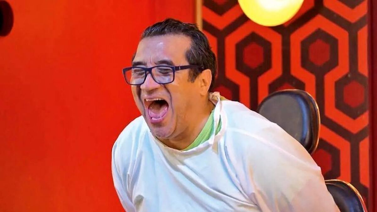 عکس؛ خداداد عزیزی در مراسم بدرقه فوتسالیست‌های افغانستانی