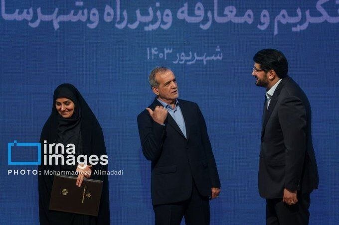عکس؛ مراسم معارفه تنها وزیر زن کابینه پزشکیان/ بذرپاش رفت