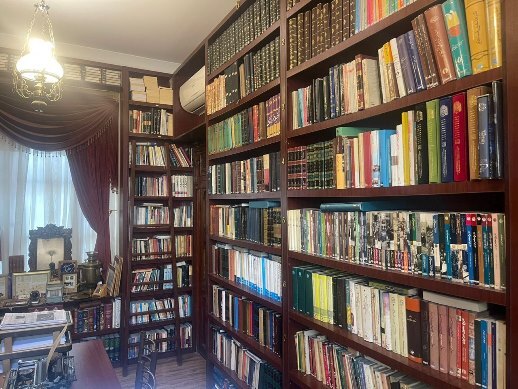 کافه ای خاص در تهران با کتابخانه‌ای نفیس |  استفاده از آرشیو برای عموم رایگان است +تصاویر