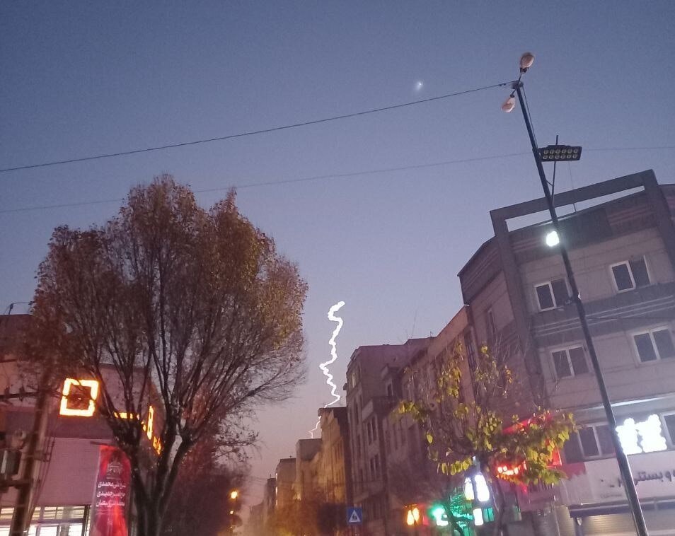 شیء نورانی در آسمان تهران و کرج؛ ماجرا چه بود؟