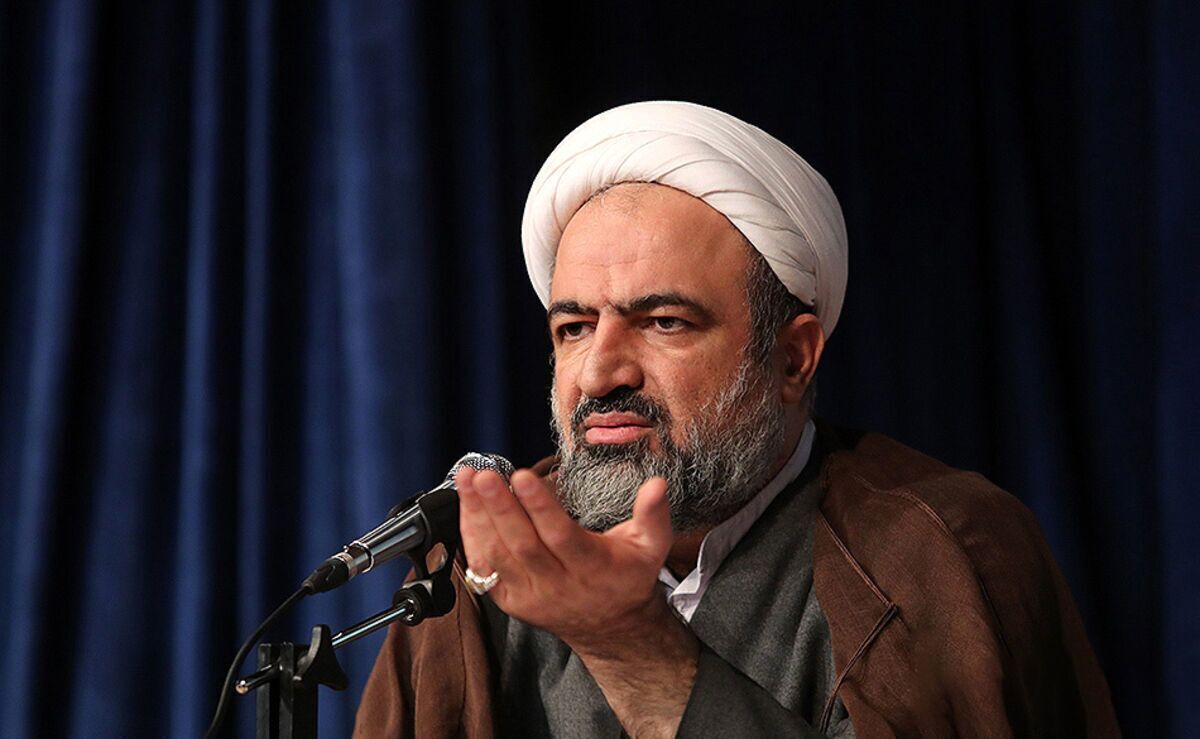 معلوم نیست نیروهای انقلابی باید خودشان را با حضرت آقا هماهنگ کنند یا خدای نخواسته رهبر انقلاب با نیروها