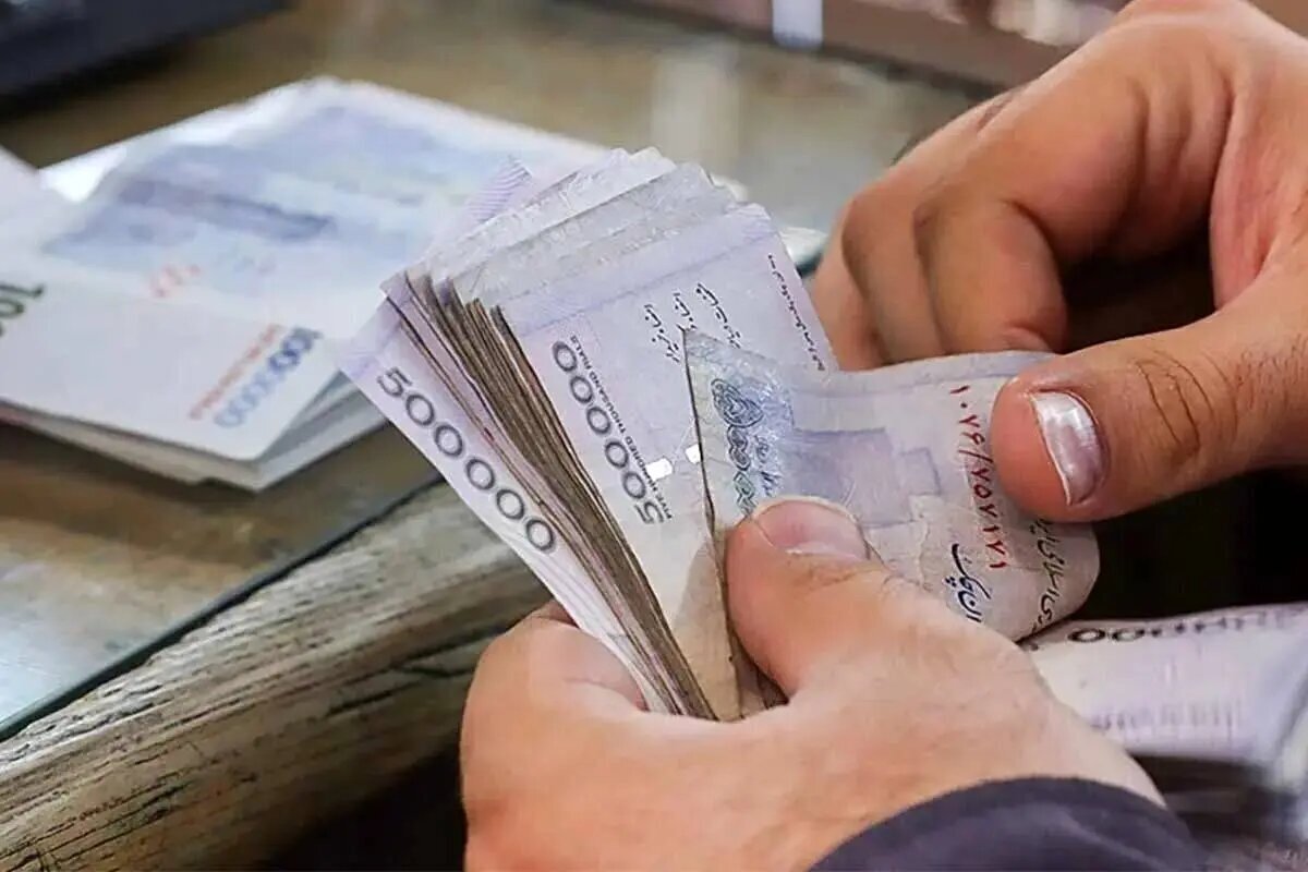 افزایش ۲۰ درصدی حقوق کارمندان و ۳۰ درصدی برای حداقل‌بگیران