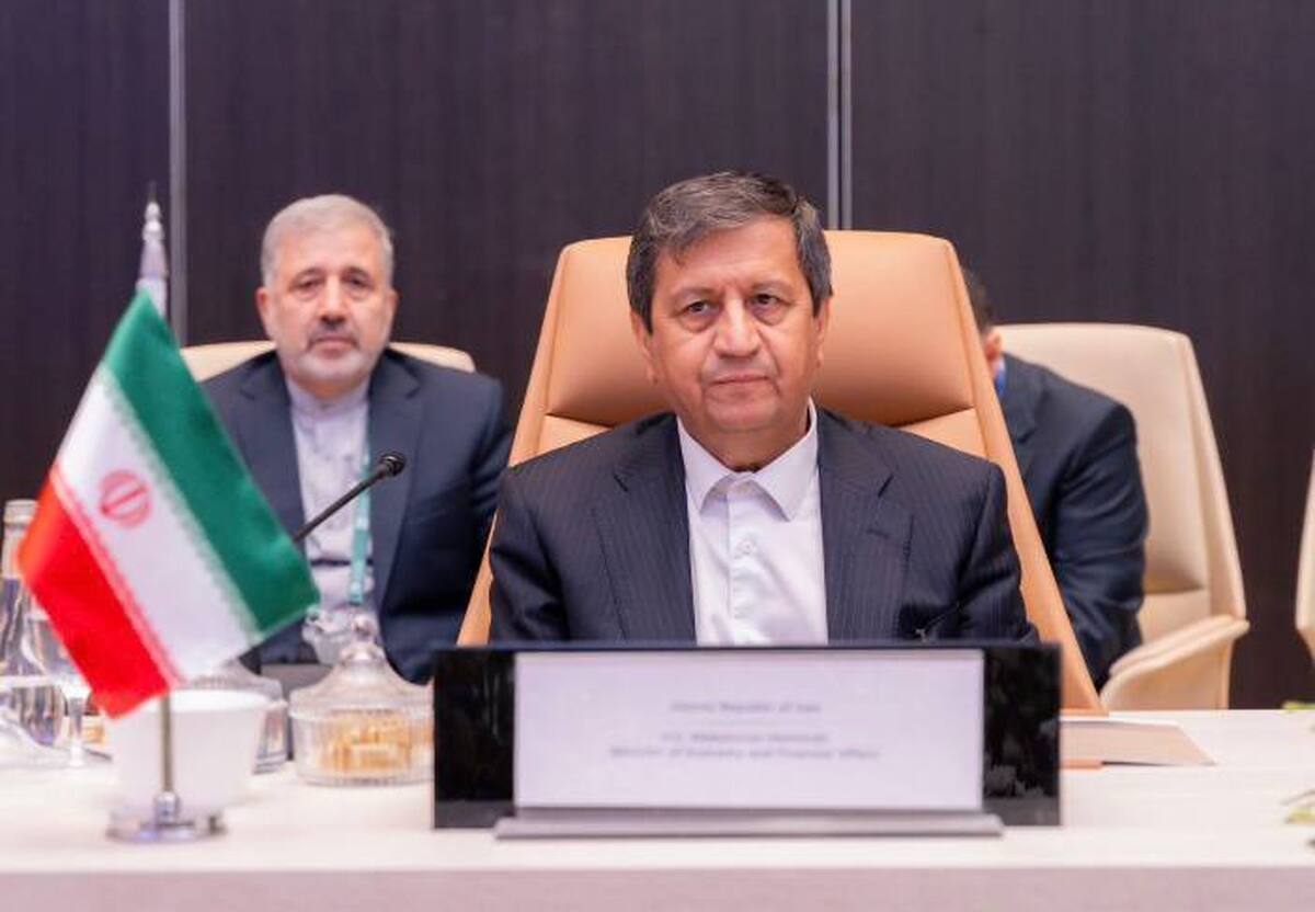 همتی: ایران با تشکیل دولت وفاق ملی در داخل و تقویت جایگاه خود در مجامع خارجی به دنبال ایجاد زمینه‌های همکاری مشترک است