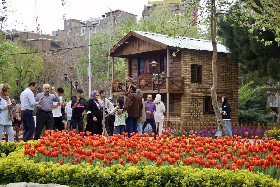 درب باغ گل‌ها رو به شهروندان کرجی گشوده شد | تجربه‌ای فراموش‌نشدنی از هم‌آهنگی رنگ و عطر