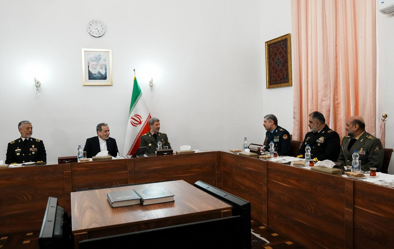 عراقچی: اقتدار نیروهای مسلح پشتوانه دیپلماسی ایران است عراقچی: اقتدار نیروهای مسلح پشتوانه دیپلماسی ایران است