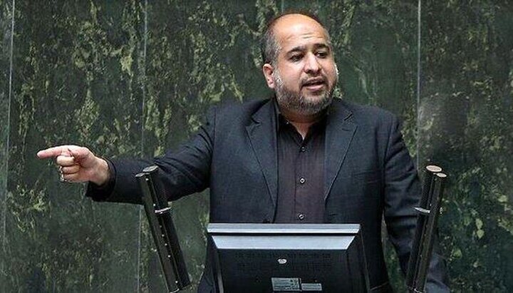 نماینده عضو جبهه پایداری: چگونه فردی که زیر چوبه دار است، الان پیمانکار وزارت راه شده؟