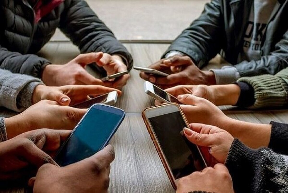 استفاده مسئولان و تیم‌های حفاظت آنها از تمامی تجهیزات متصل به شبکه‌های ارتباطی و مخابراتی ممنوع شد