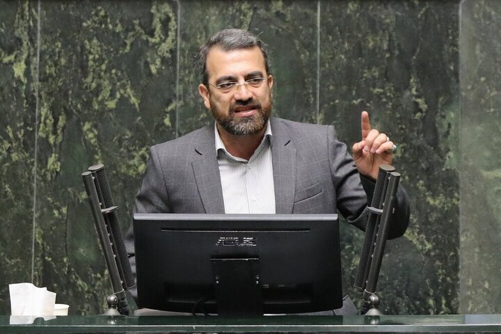 نماینده نزدیک به سعید جلیلی: فرزانه صادق خودش استعفا دهد تا کار به استیضاح نکشد