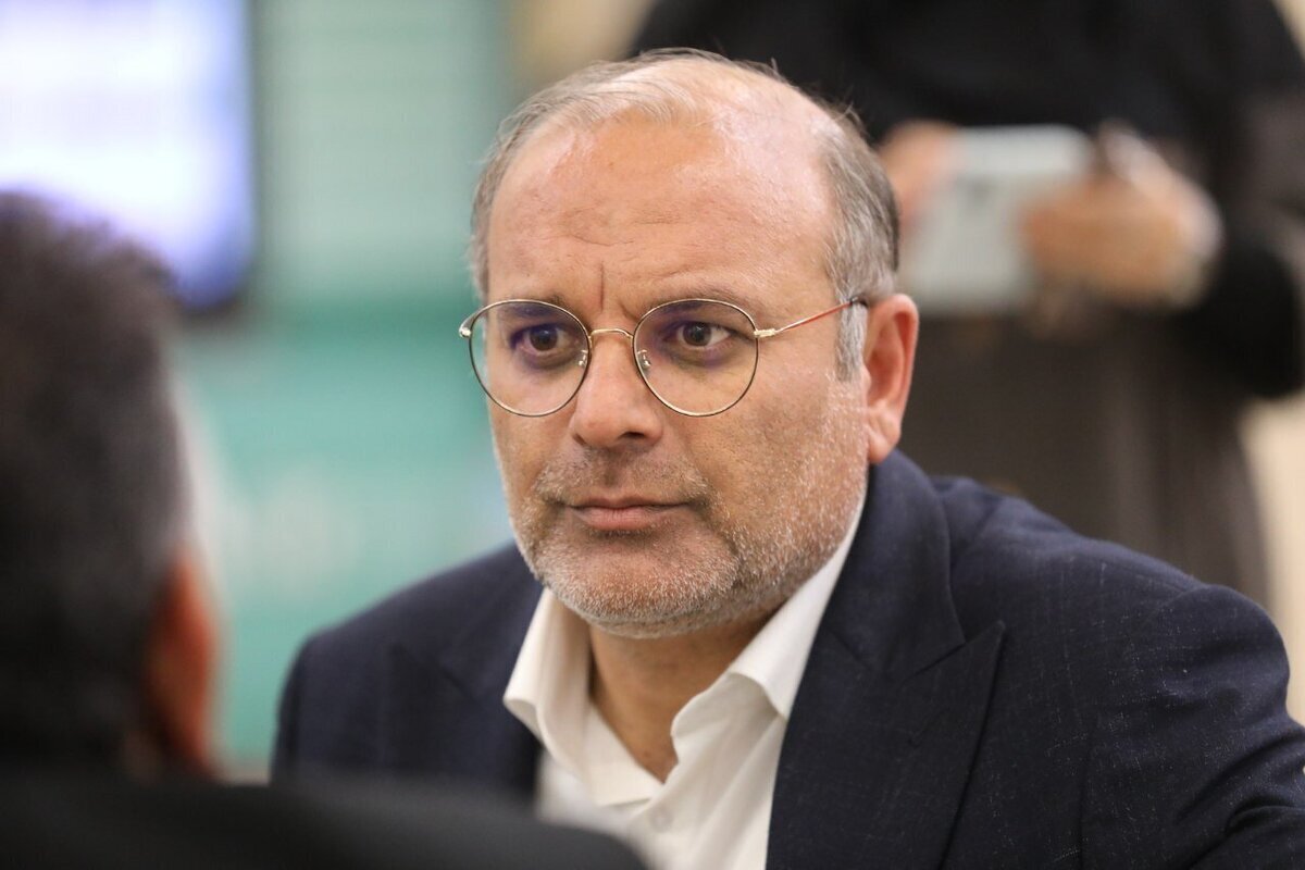 پیامک می‌دهند و رسماً می‌گویند به قالیباف رأی ندهید، چون مسبب وضع موجود است