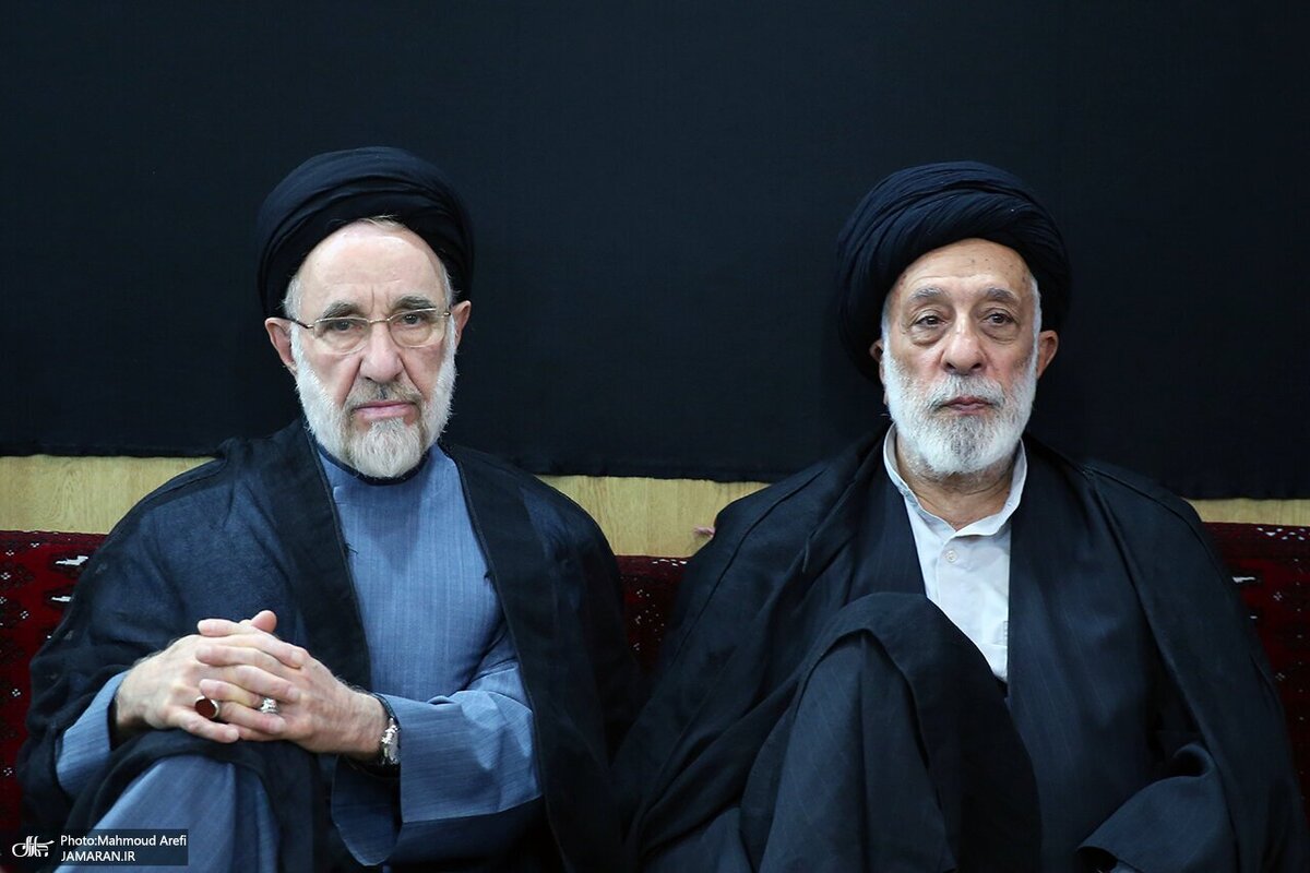 همنشینی هادی خامنه‌ای و سید محمدخاتمی؛ تصاویری از مراسم عزاداری شب تاسوعای حسینی