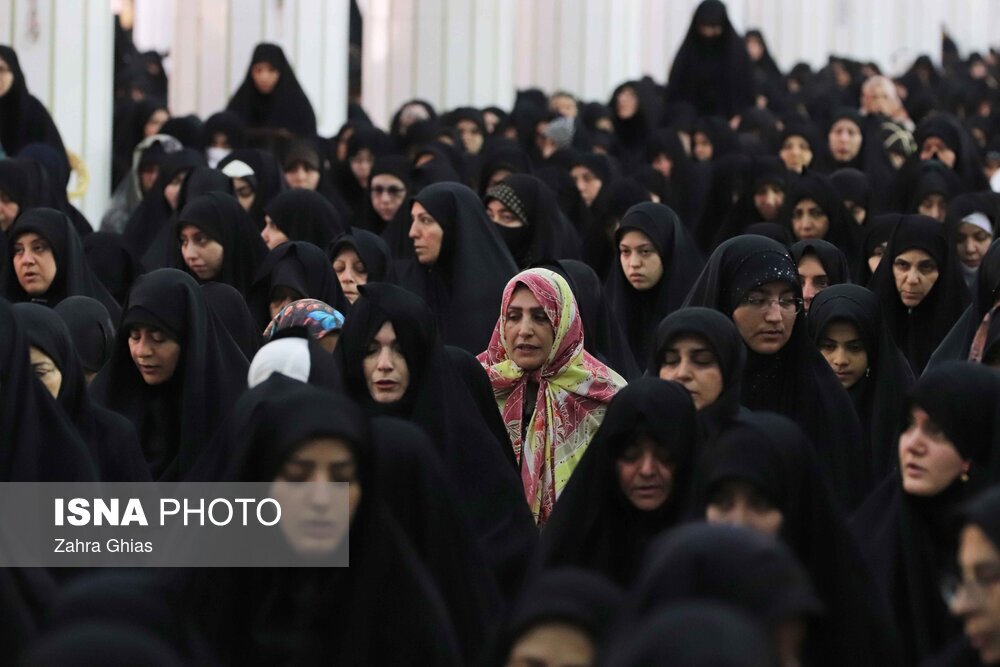 تصاویری از حضور پزشکیان در نماز ظهر عاشورا