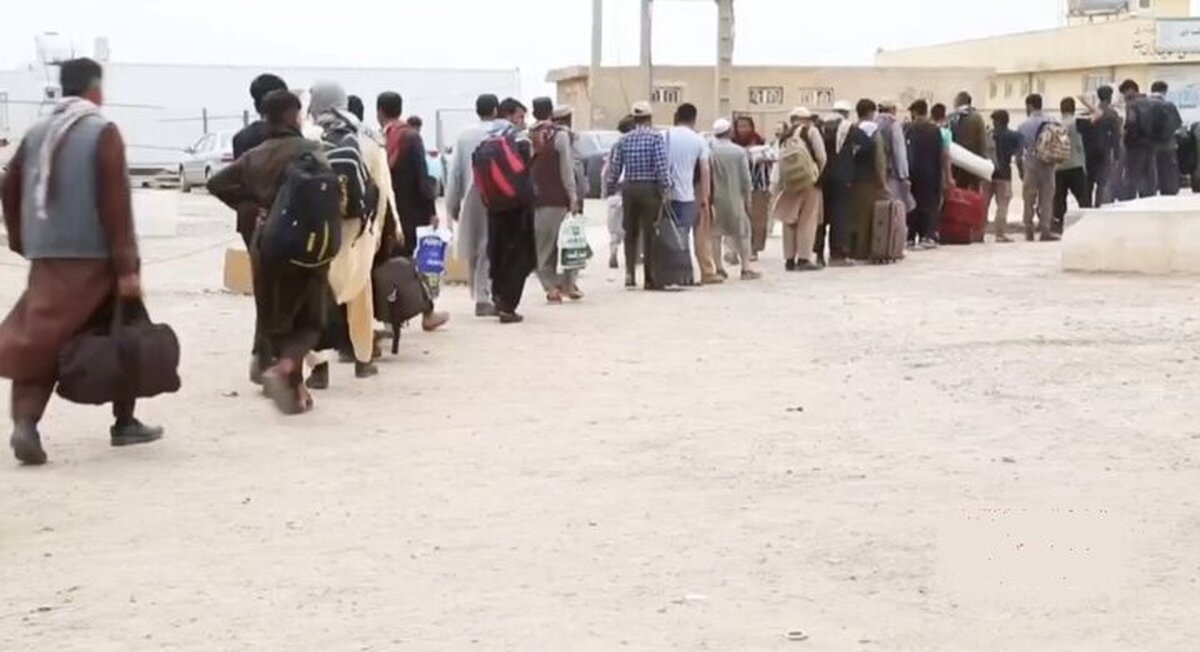 روزنامه اصولگرا: این‌گونه عمل کنید؛ در اخراج اتباع افغانستانی افراط نکنید