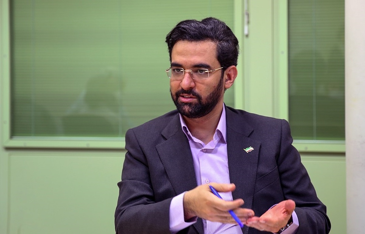 آذری جهرمی: خارجی‌ها بدون نامه هم حرفهای ما را می‌پذیرند، اگر ...