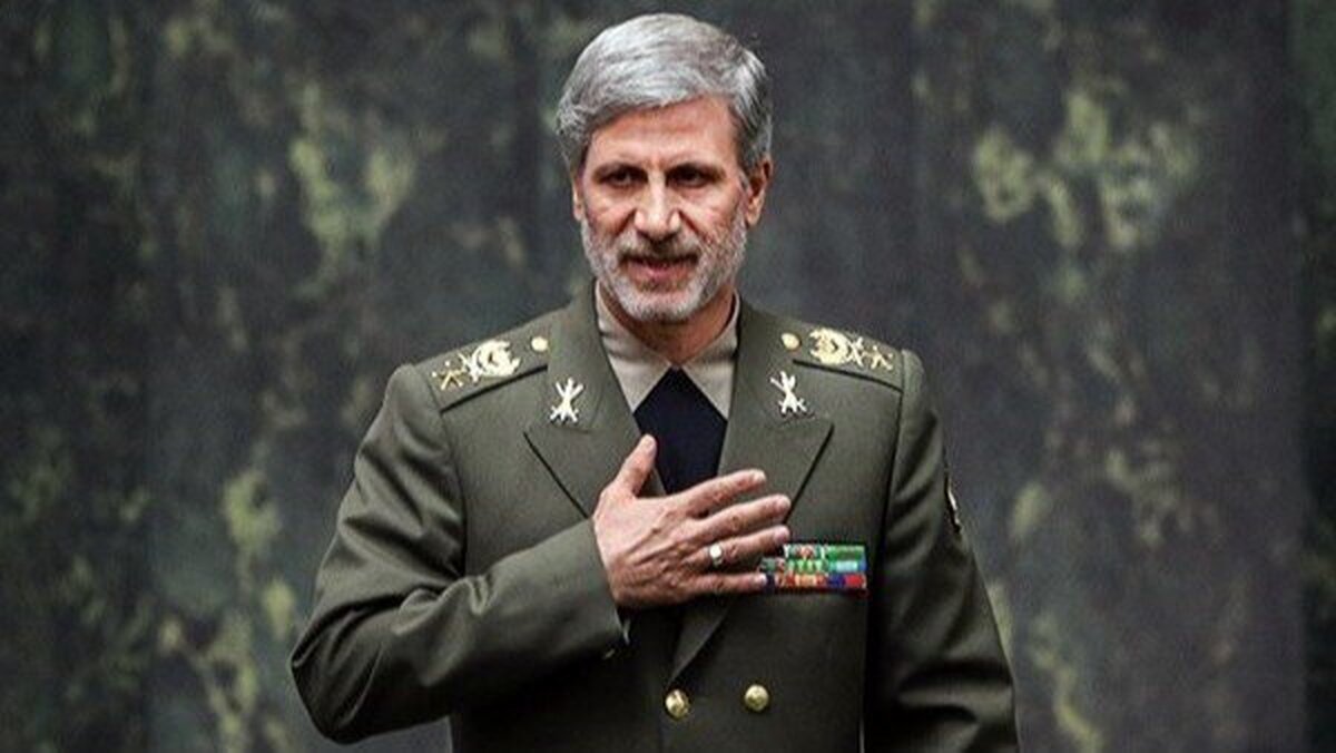فرمانده کل ارتش: دشمن نقشه‌های شومی برای کشور داشت