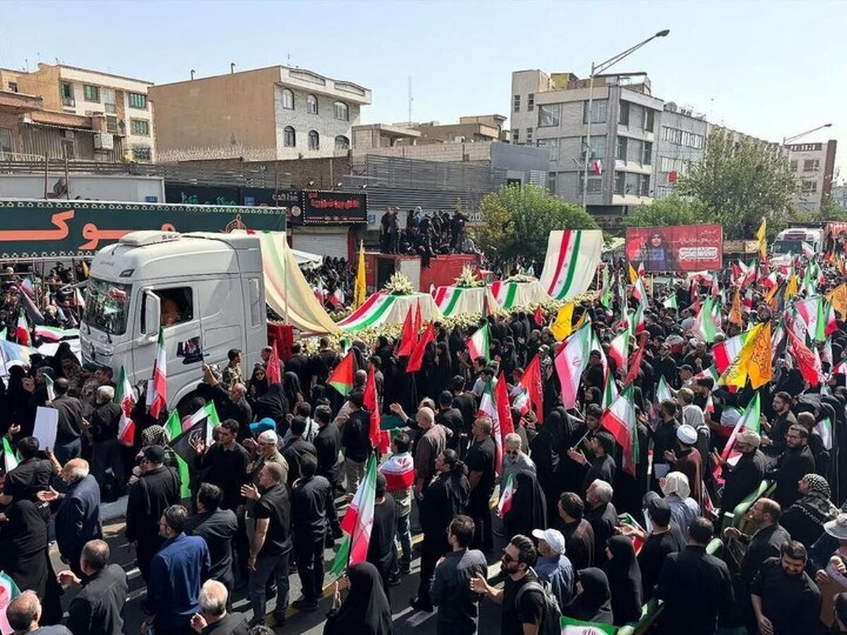 عکس؛ فرمانده سپاه تهران در مراسم خاکسپاری سردار سلامی