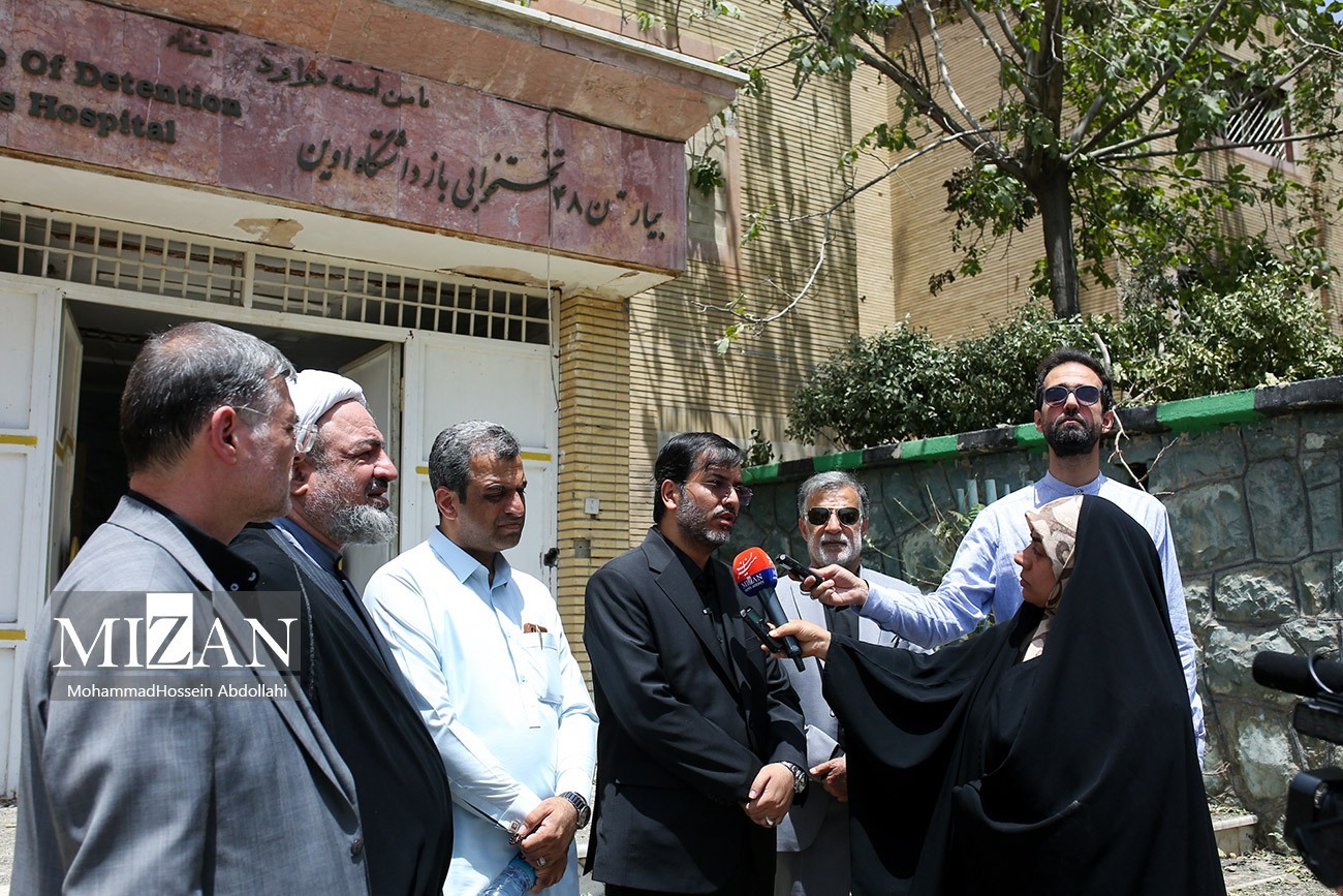 تصاویری از بازدید جمعی از نمایندگان مجلس از زندان اوین